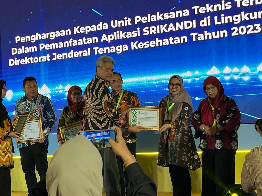 Poltekkes Palembang Menerima Penghargaan Terbaik II Pemanfaatan Aplikasi Sistem Informasi Kearsipan Dinamis (SRIKANDI) Tahun 2024