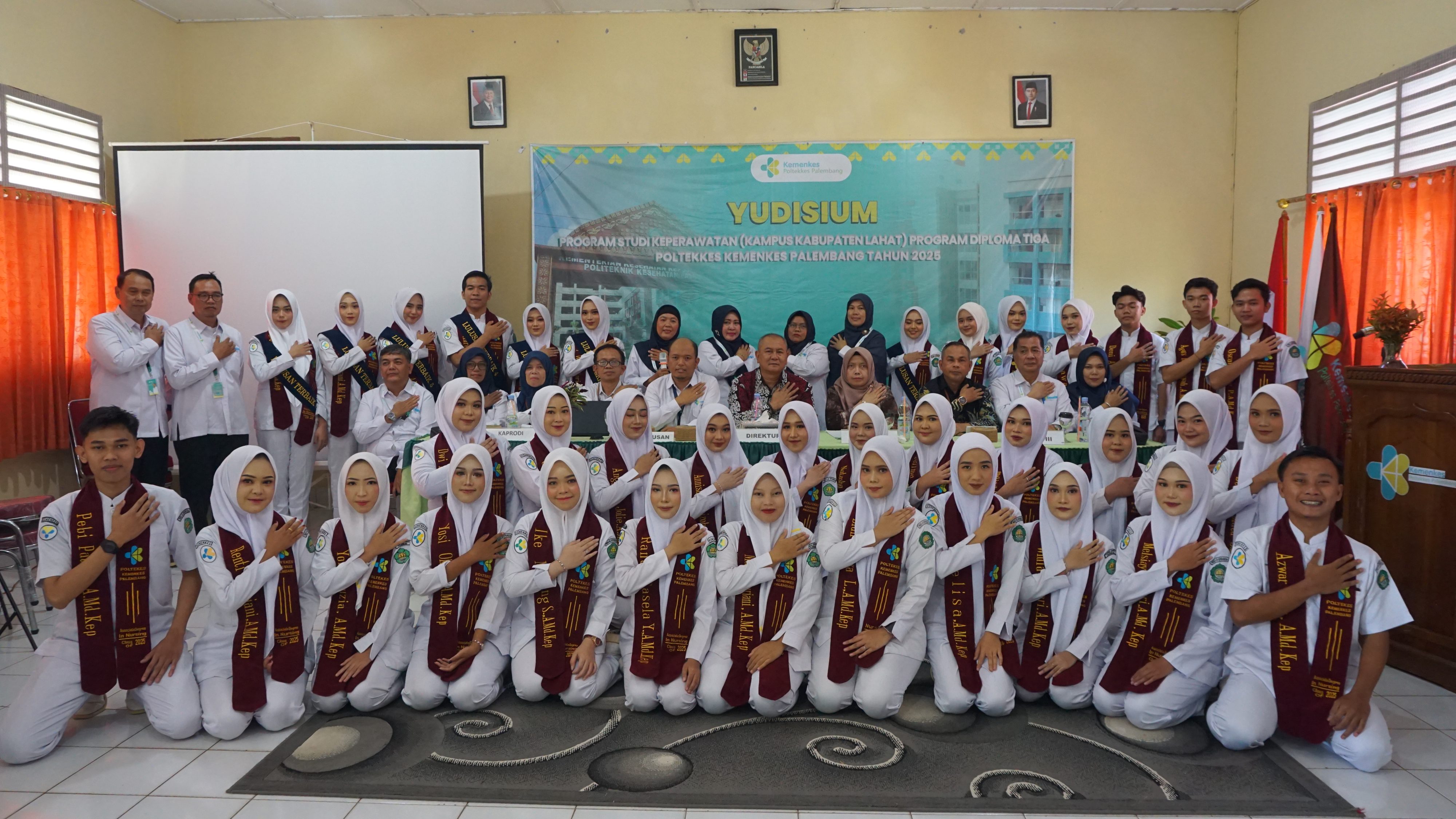 Mengukir Prestasi, Mengabdi untuk Negeri: Yudisium Prodi D-3 Keperawatan Lahat Poltekkes Palembang 2025