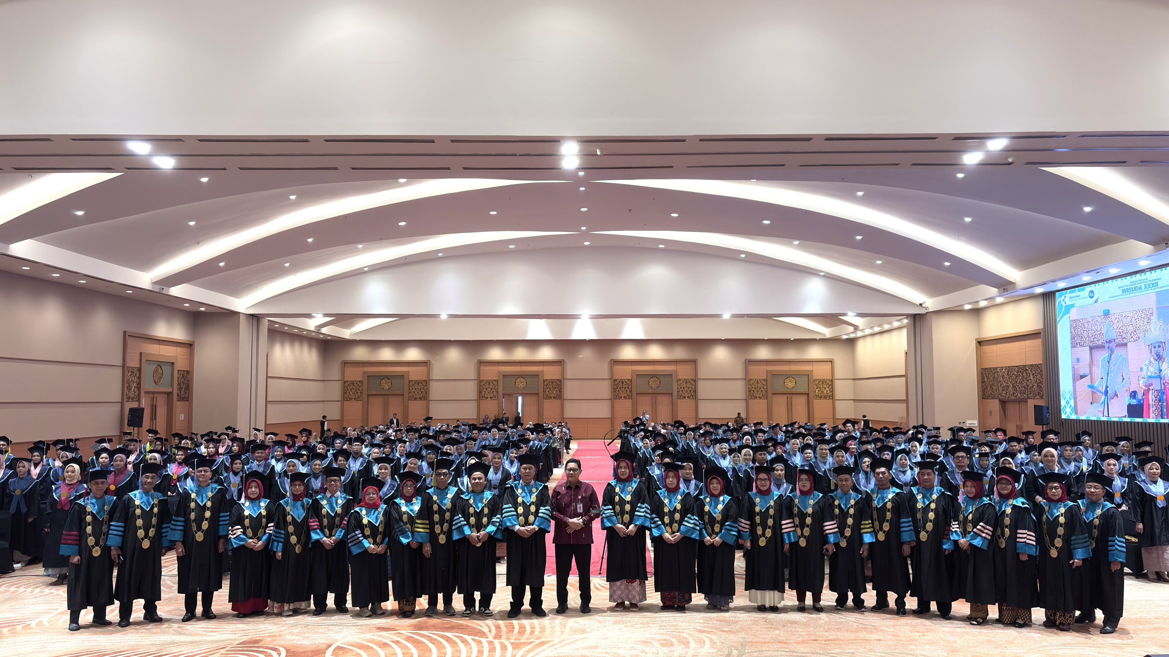 Tonggak Emas 24 Tahun Pengabdian: Poltekkes Kemenkes Palembang Cetak 240 Tenaga Kesehatan Profesional dalam Wisuda XXXII tahun 2025