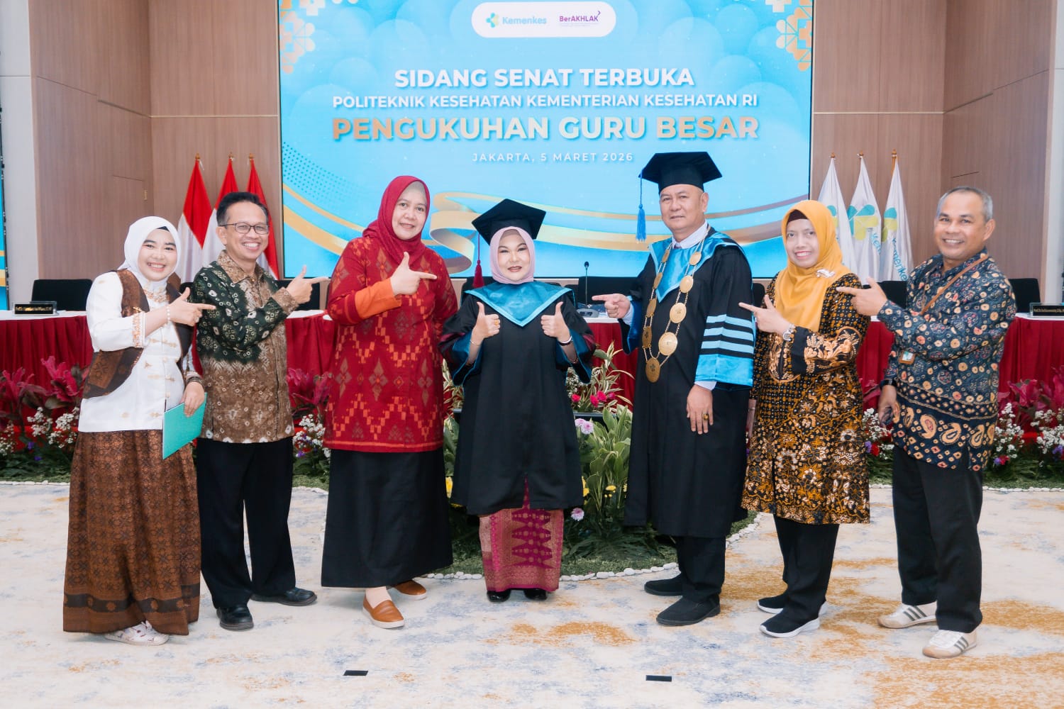 Enam Akademisi Resmi Dikukuhkan sebagai Guru Besar Poltekkes Kemenkes RI Prof. Ira Kusumawaty dari Palembang Turut Mengukir Prestasi